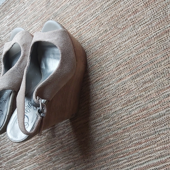 Shoes - Picture 2 of 3